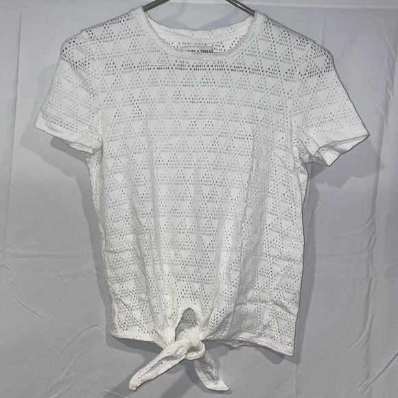 Madewell Texture & Thread Tee Shirt Modern Tie-Front Geo-Eyelet Cutout Pattern - Picture 3 of 7